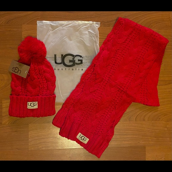 SALE!❤️Cable knit UGG beanie with matching scarf❤️ - Picture 2 of 6